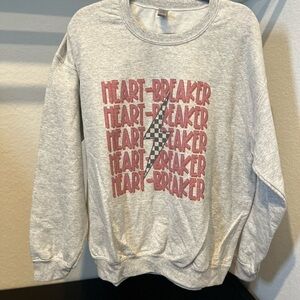 Heartbreaker Women’s Sweatshirt Size Large Light Heather Gray Gildan